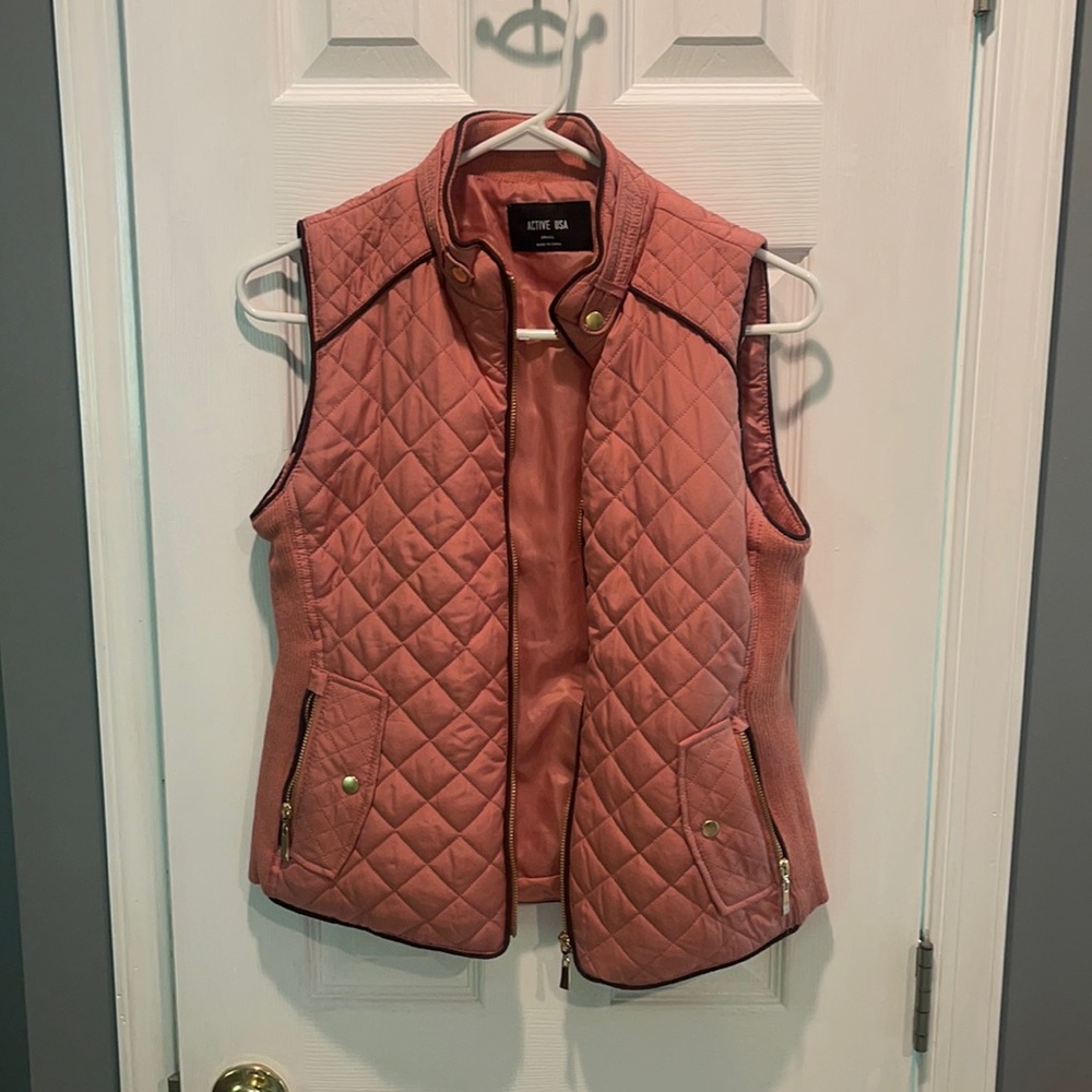 Active USA vest only worn a few times